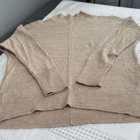 Banana Republic Men's Beige Turtleneck Sweater - Picture 4 of 8